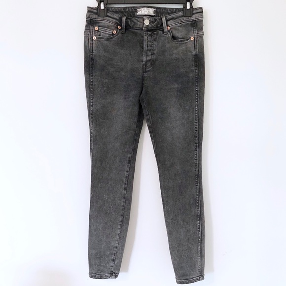 Free People Faded Black Skinny Jeans Size 26 - Picture 1 of 4